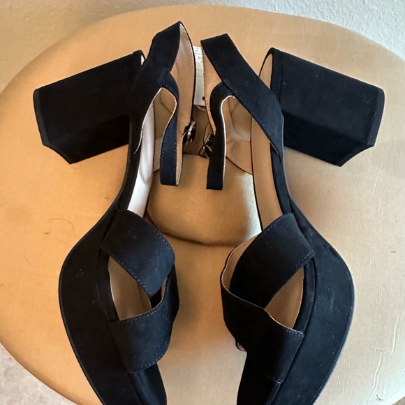 NEW size 10 black 3’ block heel brushed fabric sandal with buckle closure - Picture 7 of 7